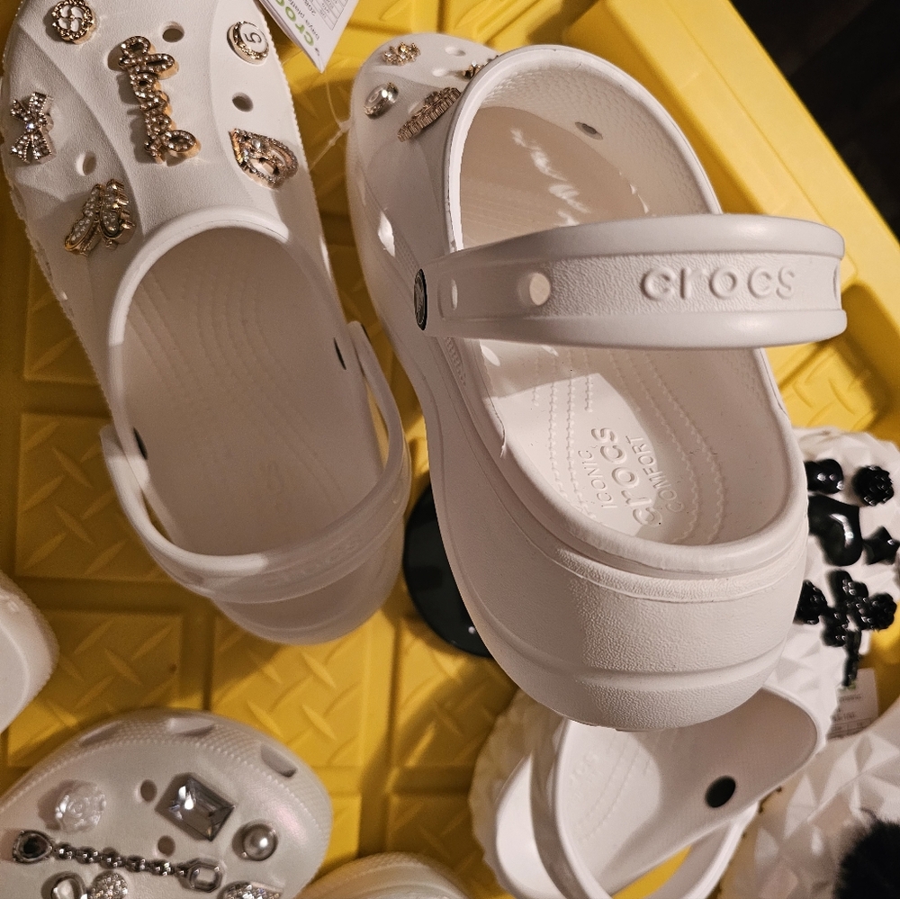 💛Elevate Your Comfort! Classic White Baya Platform Crocs!💛 - Picture 5 of 9